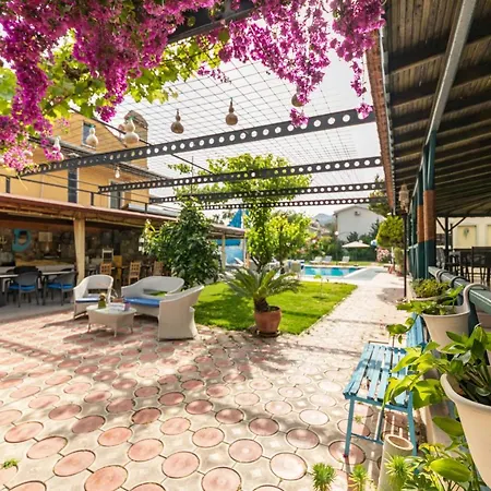 Dedeminn Garden Hotel