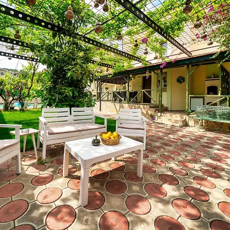 Hotel Dedeminn Garden
