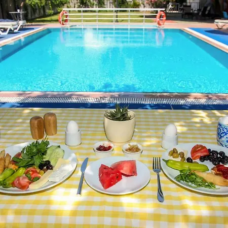 Hotel Dedeminn Garden